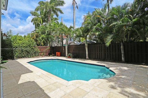 House in Miami, Florida 4 bedrooms, 245.82 sq.m. № 1729167 - photo 18