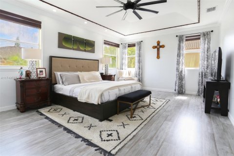 House in Miami, Florida 4 bedrooms, 245.82 sq.m. № 1729167 - photo 26