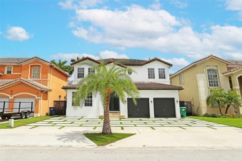 House in Miami, Florida 4 bedrooms, 245.82 sq.m. № 1729167 - photo 3