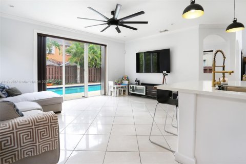 House in Miami, Florida 4 bedrooms, 245.82 sq.m. № 1729167 - photo 7
