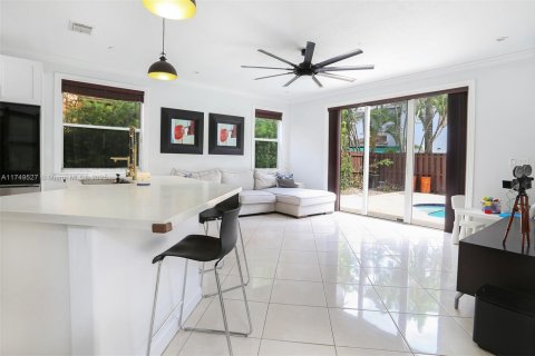 House in Miami, Florida 4 bedrooms, 245.82 sq.m. № 1729167 - photo 13