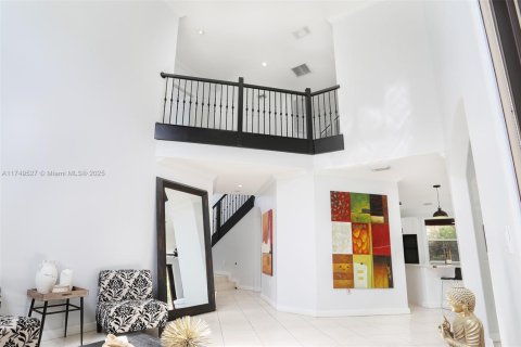 House in Miami, Florida 4 bedrooms, 245.82 sq.m. № 1729167 - photo 9
