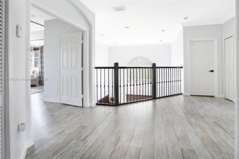 House in Miami, Florida 4 bedrooms, 245.82 sq.m. № 1729167 - photo 24