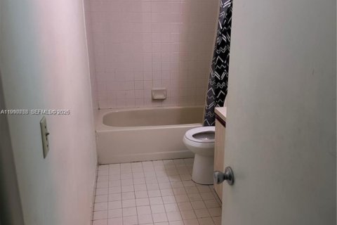 Купить таунхаус в Майами, Флорида 3 спальни, 134.8м2, № 2056535 - фото 14