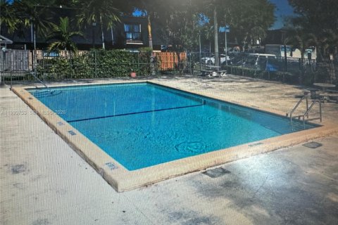 Купить таунхаус в Майами, Флорида 3 спальни, 134.8м2, № 2056535 - фото 20