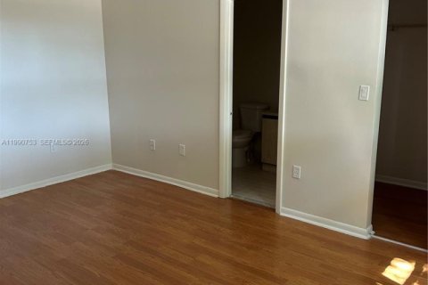 Купить таунхаус в Майами, Флорида 3 спальни, 134.8м2, № 2056535 - фото 16