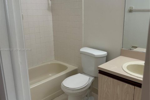 Купить таунхаус в Майами, Флорида 3 спальни, 134.8м2, № 2056535 - фото 18