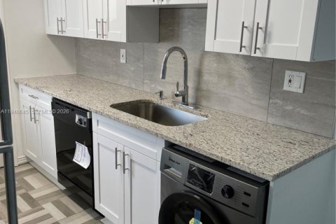 Снять в аренду виллу или дом в Норт-Бей-Виллидж, Флорида 1 спальня, 74.32м2, № 2004255 - фото 2