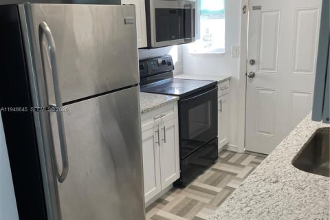 Снять в аренду виллу или дом в Норт-Бей-Виллидж, Флорида 1 спальня, 74.32м2, № 2004255 - фото 3