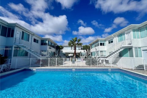 Дом в Норт-Бей-Виллидж, Флорида 1 спальня, 74.32м2 № 2004255