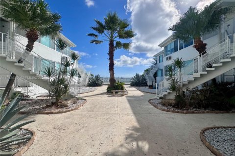 Снять в аренду виллу или дом в Норт-Бей-Виллидж, Флорида 1 спальня, 74.32м2, № 2004255 - фото 12