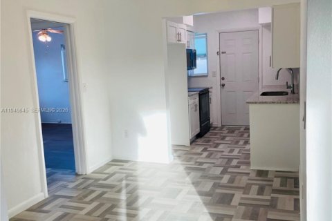 Снять в аренду виллу или дом в Норт-Бей-Виллидж, Флорида 1 спальня, 74.32м2, № 2004255 - фото 4