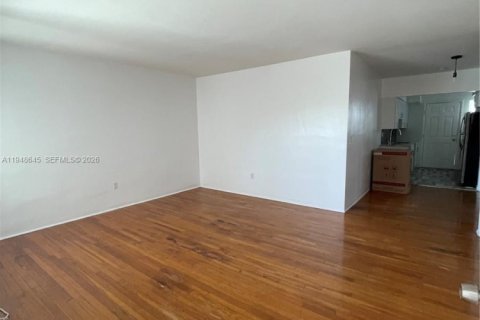 Снять в аренду виллу или дом в Норт-Бей-Виллидж, Флорида 1 спальня, 74.32м2, № 2004255 - фото 7