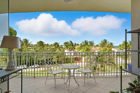 Condo in Palm Beach, Florida, 2 bedrooms № 2246704 - photo 2