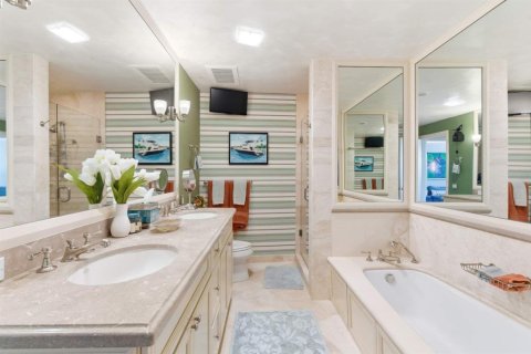 Condo in Palm Beach, Florida, 2 bedrooms № 2246704 - photo 22