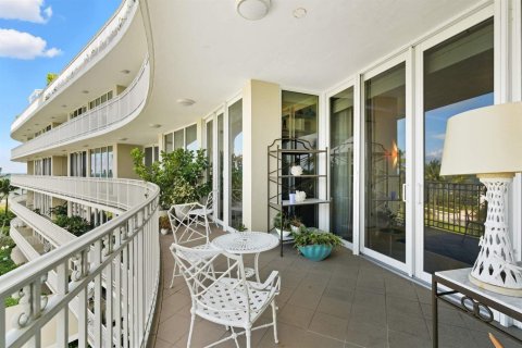 Condo in Palm Beach, Florida, 2 bedrooms № 2246704 - photo 3