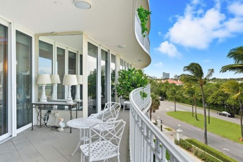 Condo in Palm Beach, Florida, 2 bedrooms № 2246704 - photo 4