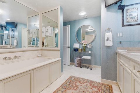 Condo in Palm Beach, Florida, 2 bedrooms № 2246704 - photo 15
