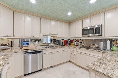 Condo in Palm Beach, Florida, 2 bedrooms № 2246704 - photo 24