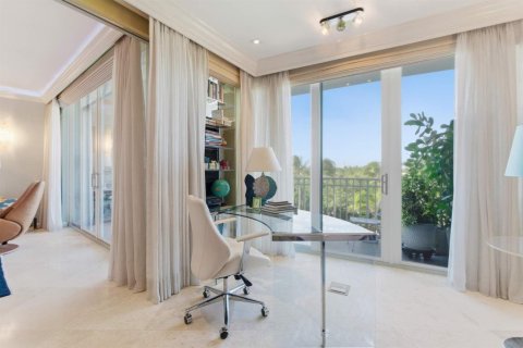 Condo in Palm Beach, Florida, 2 bedrooms № 2246704 - photo 20