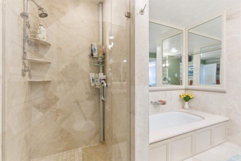 Condo in Palm Beach, Florida, 2 bedrooms № 2246704 - photo 16