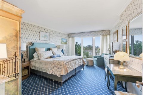 Condo in Palm Beach, Florida, 2 bedrooms № 2246704 - photo 12