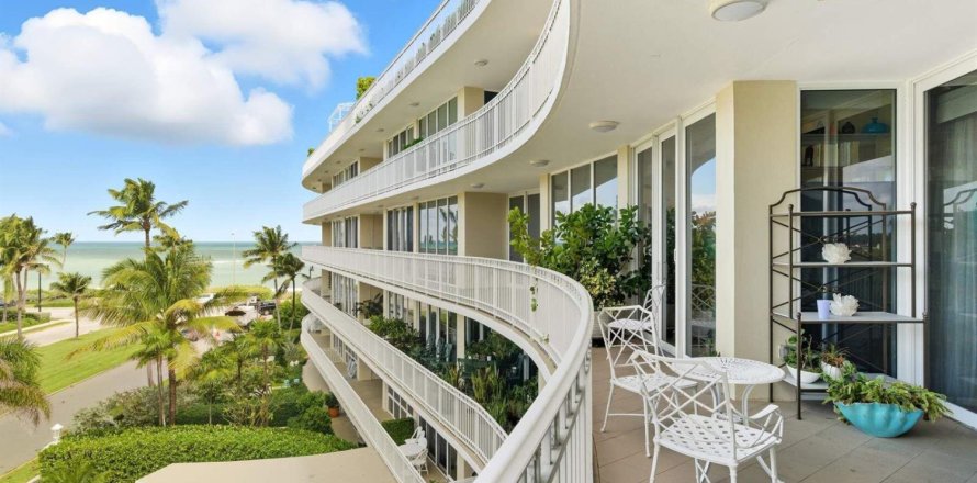 Condo in Palm Beach, Florida, 2 bedrooms № 2246704