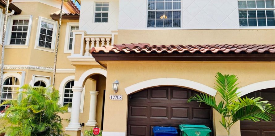 Touwnhouse à Miramar, Floride 3 chambres, 157.93 m2 № 1897230