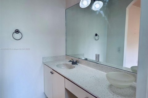 Touwnhouse à louer à Miramar, Floride: 3 chambres, 157.93 m2 № 1897230 - photo 13