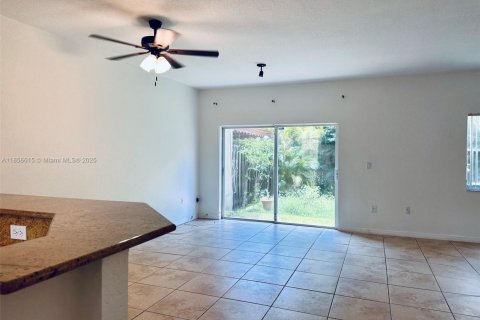 Touwnhouse à louer à Miramar, Floride: 3 chambres, 157.93 m2 № 1897230 - photo 9