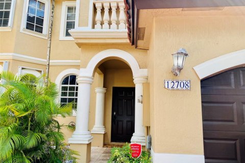 Touwnhouse à louer à Miramar, Floride: 3 chambres, 157.93 m2 № 1897230 - photo 2