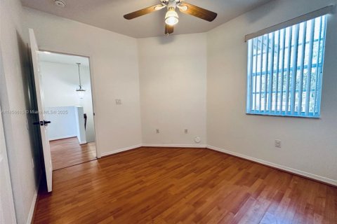 Touwnhouse à louer à Miramar, Floride: 3 chambres, 157.93 m2 № 1897230 - photo 10