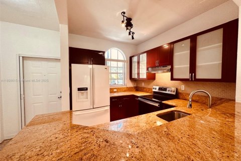 Touwnhouse à louer à Miramar, Floride: 3 chambres, 157.93 m2 № 1897230 - photo 7