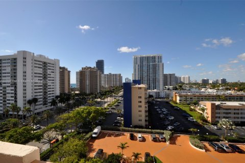 Купить кондоминиум в Халландейл-Бич, Флорида 2 спальни, 158.86м2, № 1966066 - фото 6