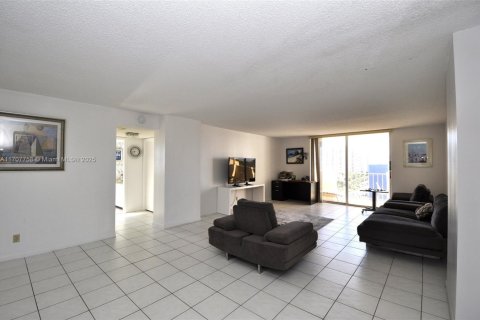 Купить кондоминиум в Халландейл-Бич, Флорида 2 спальни, 158.86м2, № 1966066 - фото 13
