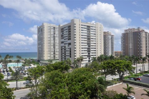 Купить кондоминиум в Халландейл-Бич, Флорида 2 спальни, 158.86м2, № 1966066 - фото 14