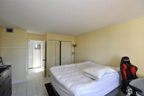 Купить кондоминиум в Халландейл-Бич, Флорида 2 спальни, 158.86м2, № 1966066 - фото 20