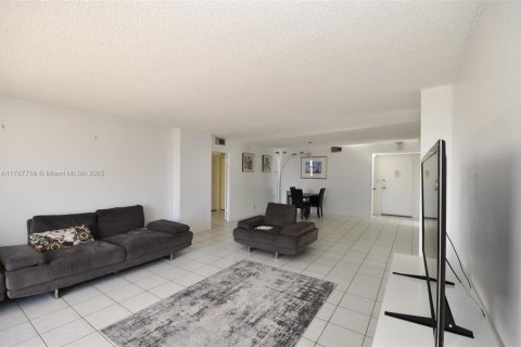 Купить кондоминиум в Халландейл-Бич, Флорида 2 спальни, 158.86м2, № 1966066 - фото 17