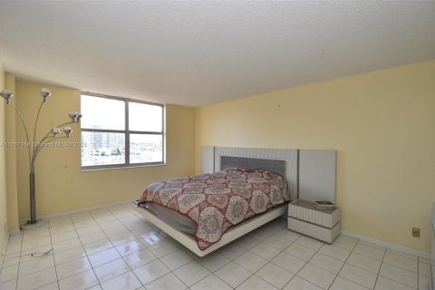 Купить кондоминиум в Халландейл-Бич, Флорида 2 спальни, 158.86м2, № 1966066 - фото 22