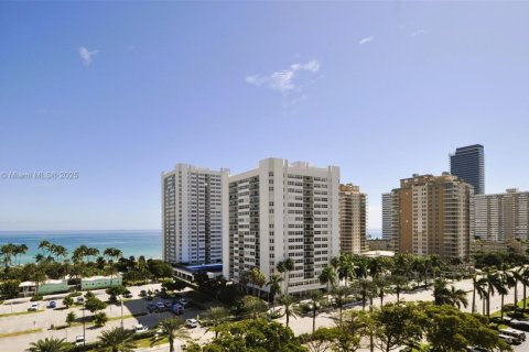 Купить кондоминиум в Халландейл-Бич, Флорида 2 спальни, 158.86м2, № 1966066 - фото 5