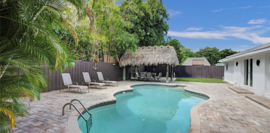 Villa ou maison à North Miami, Floride 4 chambres, 188.41 m2 № 2034702