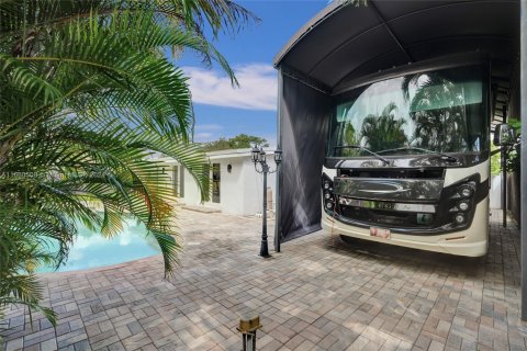 Villa ou maison à vendre à North Miami, Floride: 4 chambres, 188.41 m2 № 2034702 - photo 4