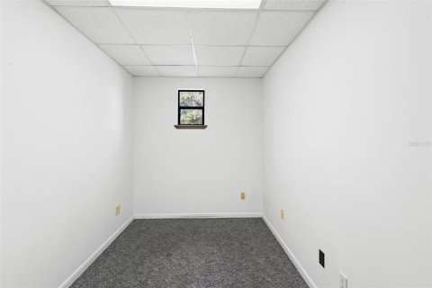 Immobilier commercial à louer à Orange City, Floride: 128.21 m2 № 2167022 - photo 7