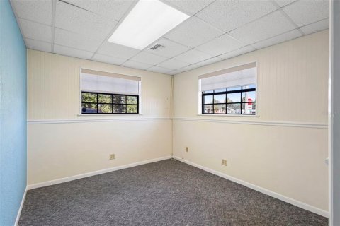 Immobilier commercial à louer à Orange City, Floride: 128.21 m2 № 2167022 - photo 5