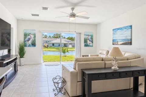 Villa ou maison à vendre à Edgewater, Floride: 4 chambres, 189.99 m2 № 2362353 - photo 4