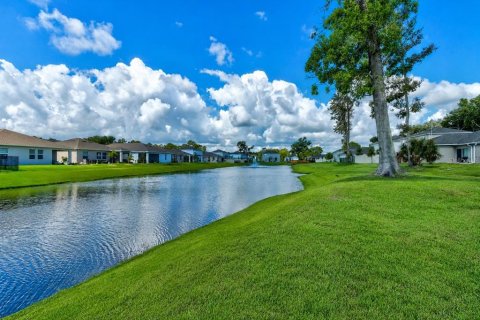 Villa ou maison à vendre à Edgewater, Floride: 4 chambres, 189.99 m2 № 2362353 - photo 3