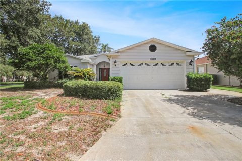 House in Leesburg, Florida 3 bedrooms, 178.47 sq.m. № 2306806