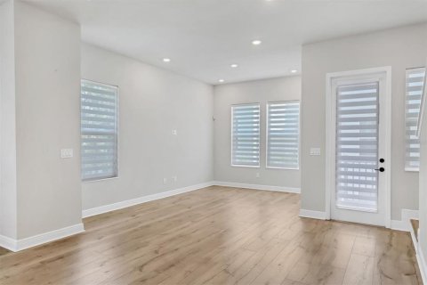 Townhouse in Sarasota, Florida 3 bedrooms, 191.94 sq.m. № 1802083 - photo 7