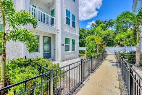Townhouse in Sarasota, Florida 3 bedrooms, 191.94 sq.m. № 1802083 - photo 2