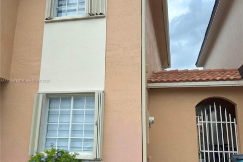Touwnhouse à vendre à Miami, Floride: 3 chambres, 135.27 m2 № 1671063 - photo 2